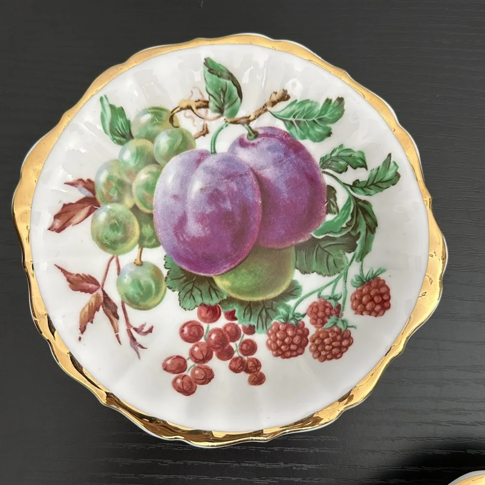 🌹 Regency Genuine Bone China 2 Vintage Berry Bowls